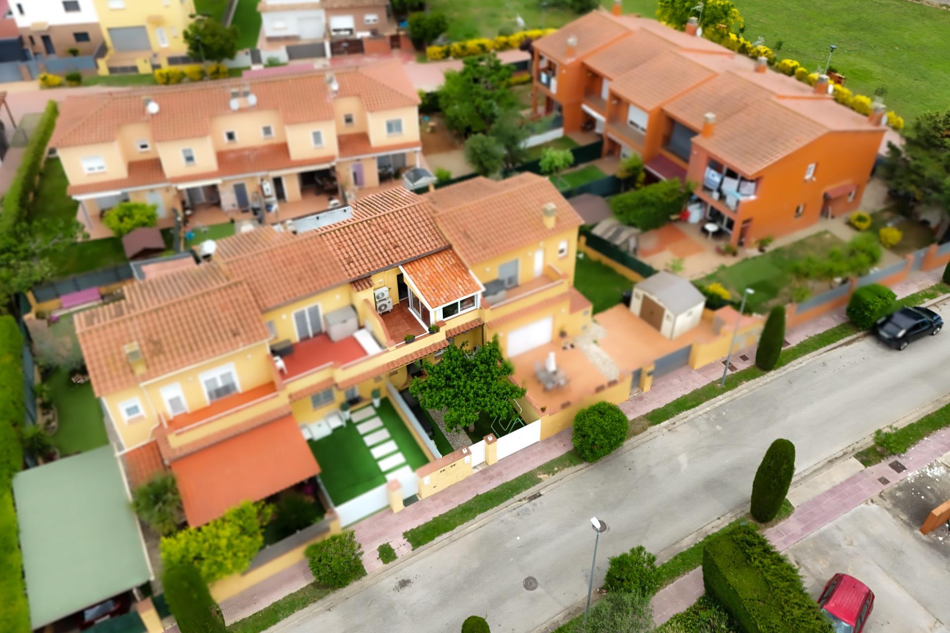 Se vende Adosado de 79.00 m2 en Torroella de Fluvia, zona Vilacolum