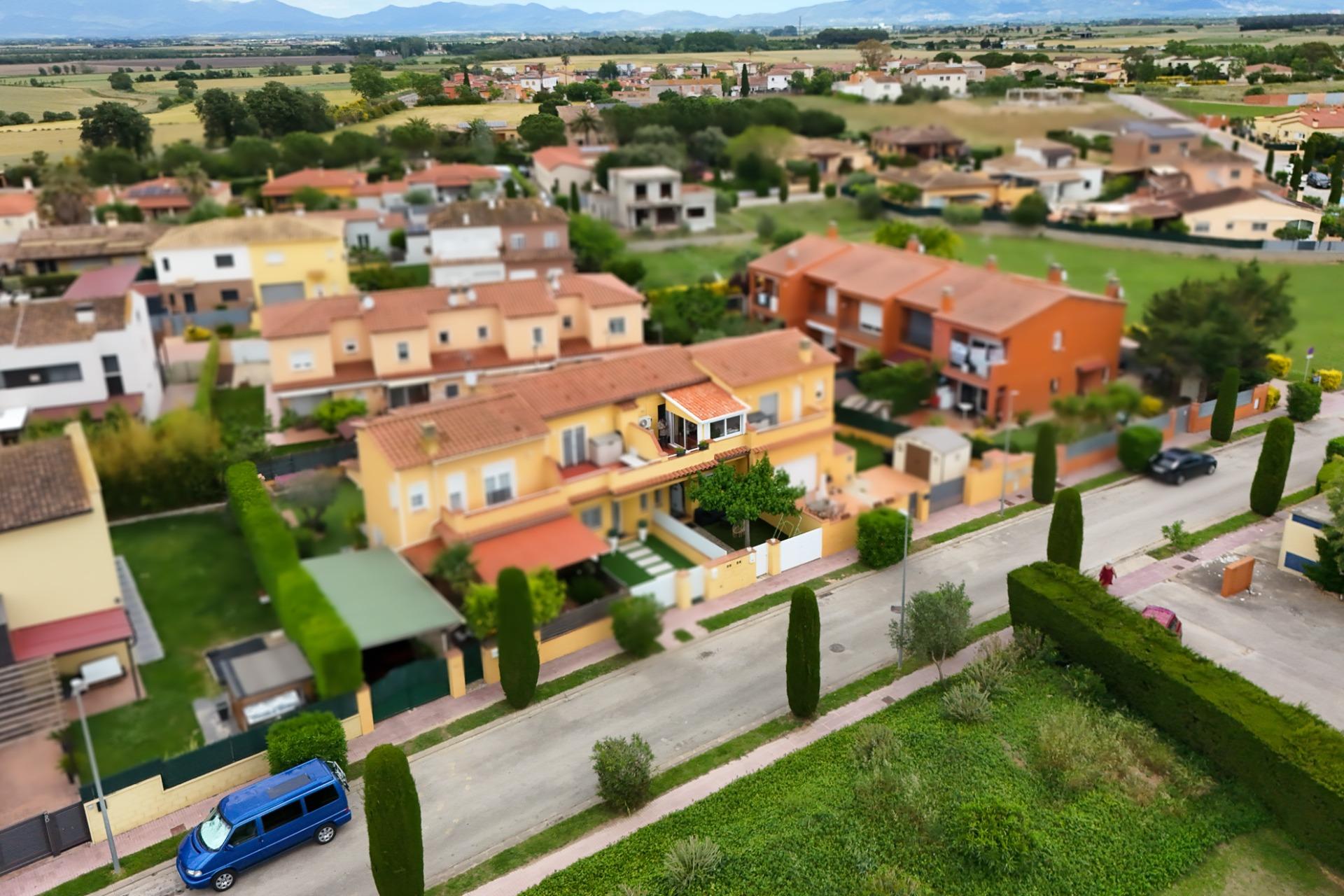 Se vende Adosado de 79.00 m2 en Torroella de Fluvia, zona Vilacolum
