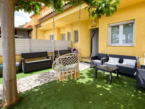 Preciosa casa adosada amueblada con 3 terrazas y vistas a zona verde en Torroella de Fluviá foto 5