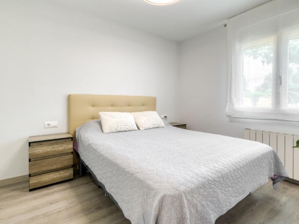 Preciosa casa adosada amueblada con 3 terrazas y vistas a zona verde en Torroella de Fluviá foto 8