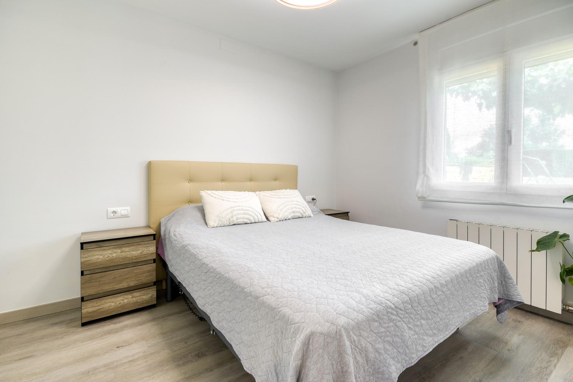 Preciosa casa adosada amueblada con 3 terrazas y vistas a zona verde en Torroella de Fluviá foto 8