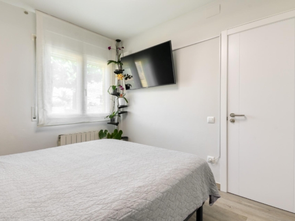 Preciosa casa adosada amueblada con 3 terrazas y vistas a zona verde en Torroella de Fluviá foto 10