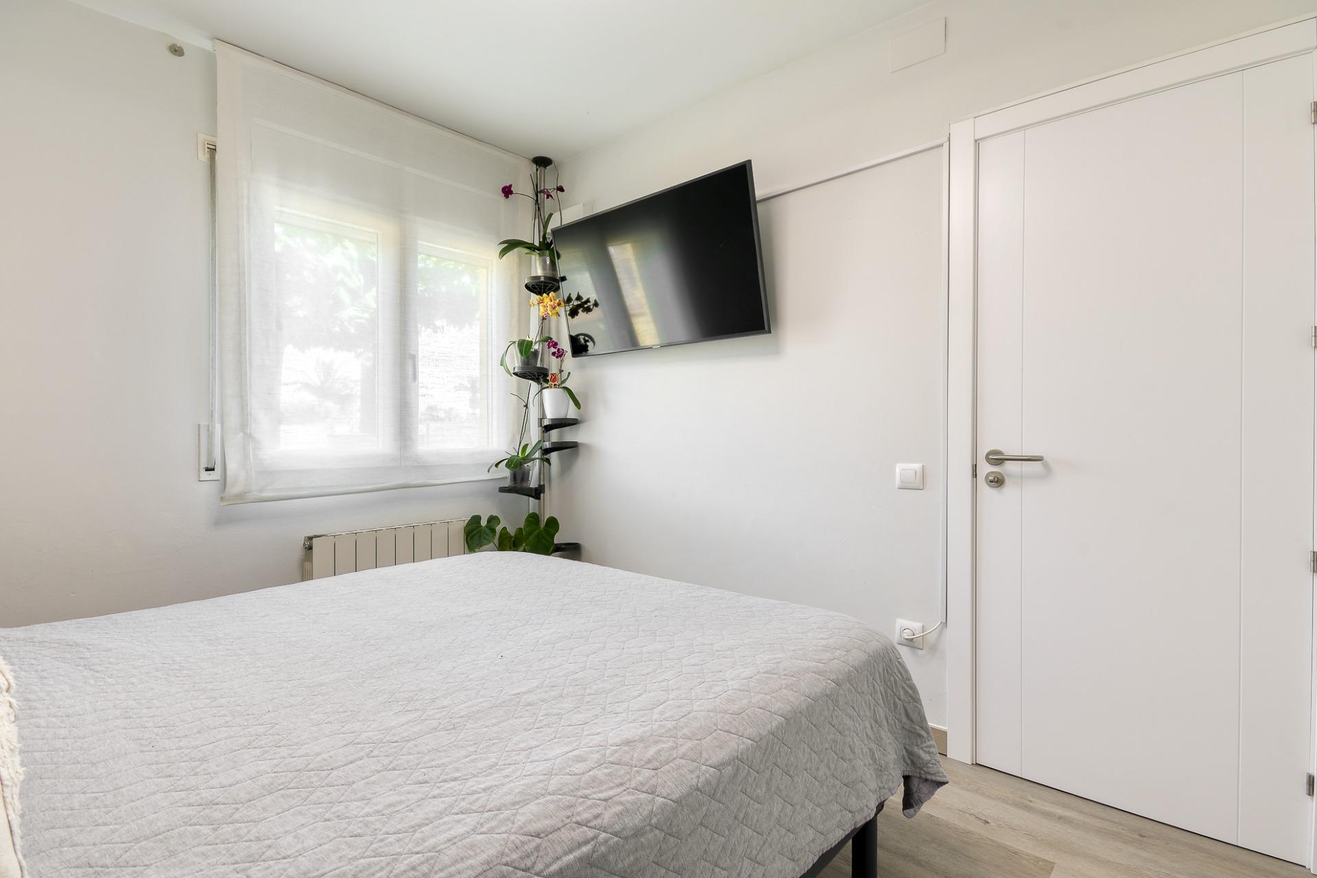 Preciosa casa adosada amueblada con 3 terrazas y vistas a zona verde en Torroella de Fluviá foto 10