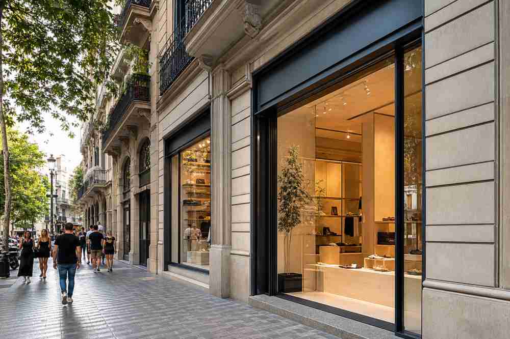 ender local barcelona fachada de local comercial moderno en venta