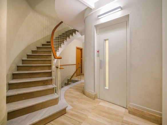 For sale Office with 446.00m2, in Barcelona