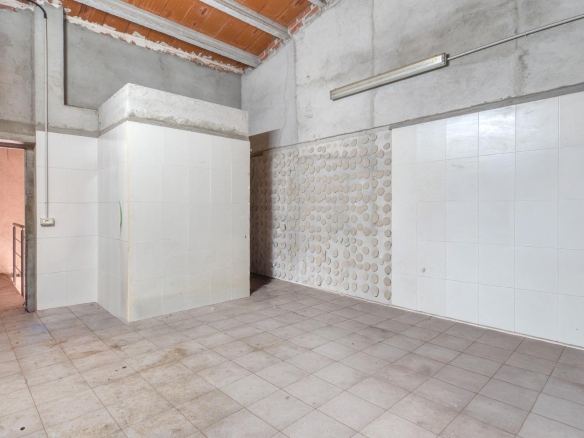 Se vende Casa de 160.00 m2 en Sarria de Ter, zona Pueblo 41
