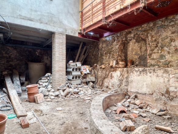 Se vende Casa de 160.00 m2 en Sarria de Ter, zona Pueblo 41