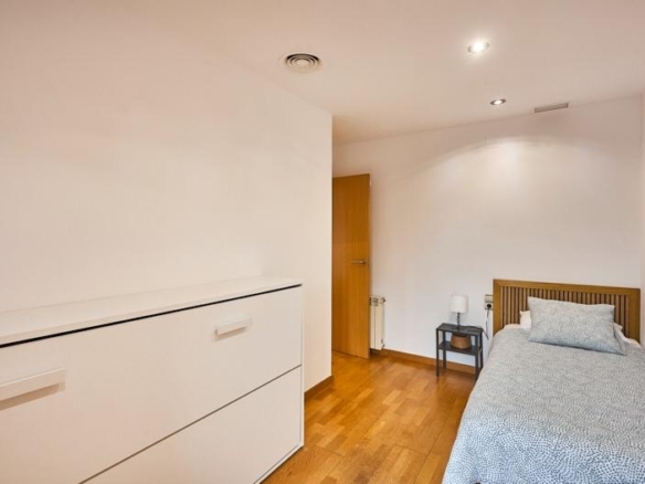 For sale  with 250.00m2, in Sant Feliu de Llobregat