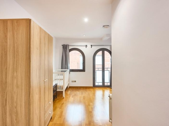 For sale  with 250.00m2, in Sant Feliu de Llobregat