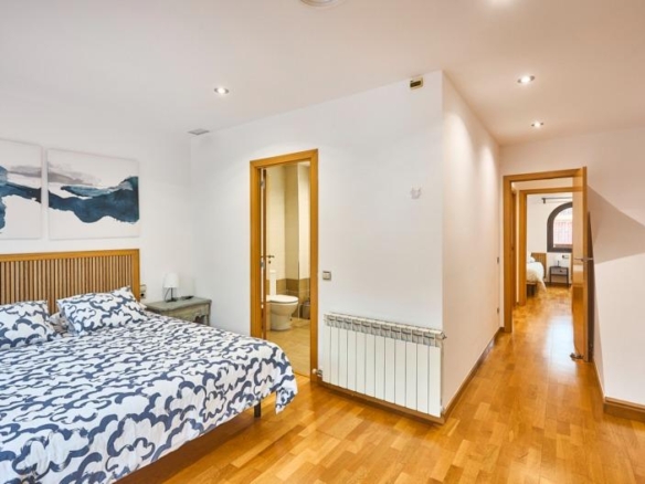 For sale  with 250.00m2, in Sant Feliu de Llobregat
