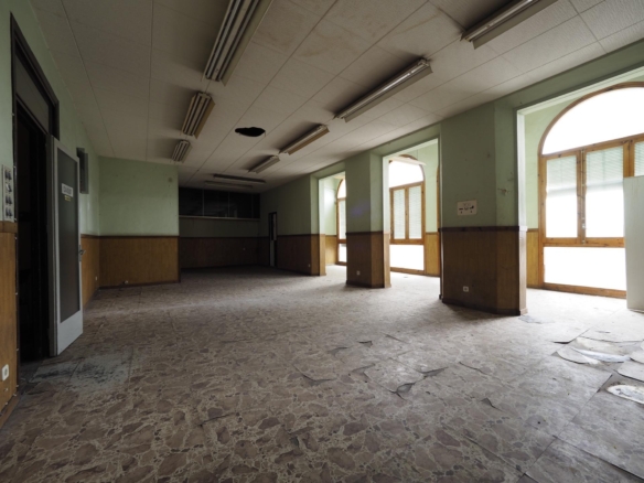 For sale Building with 0.00m2, in Olot