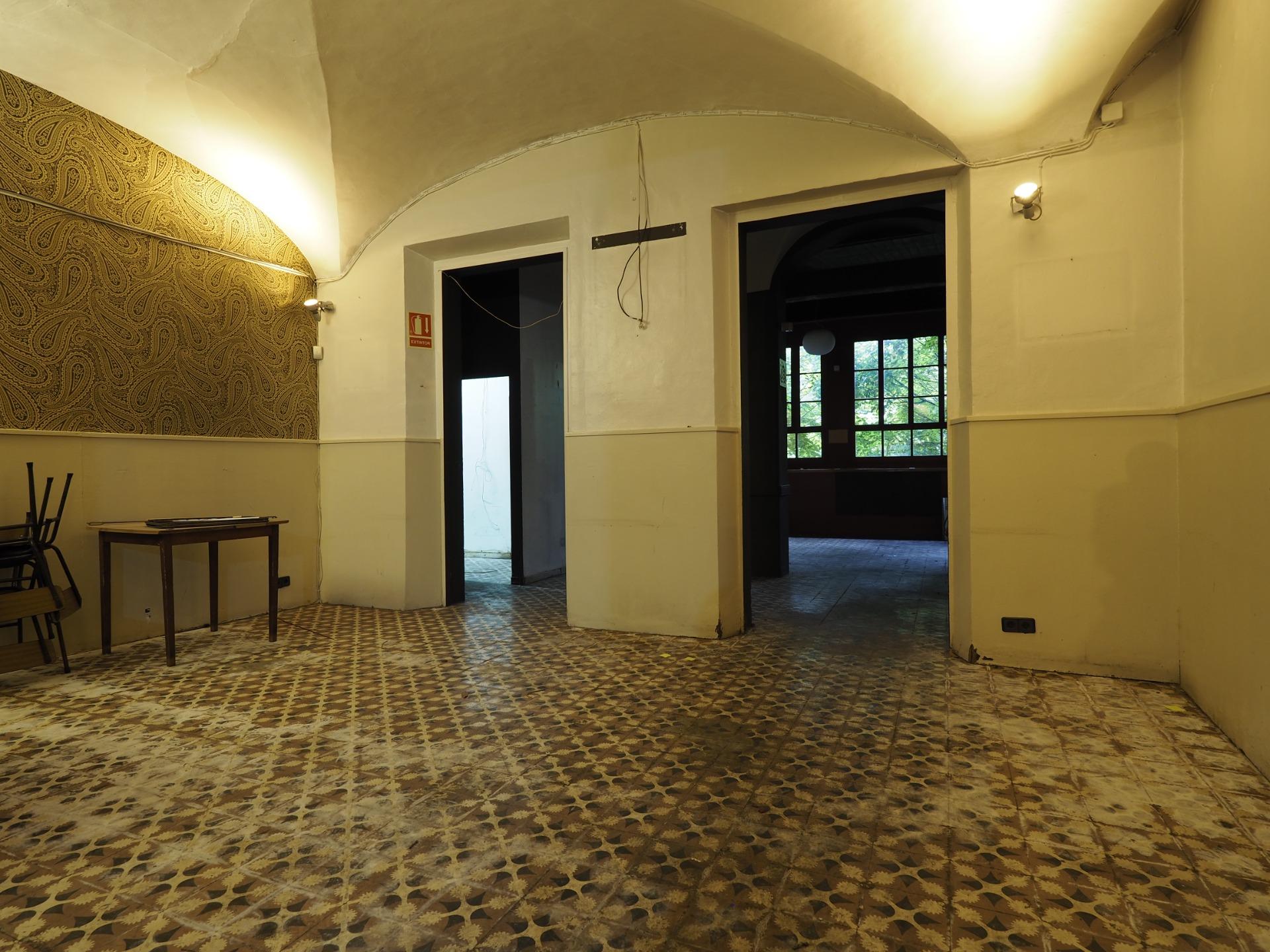 Oportunidad de Inversión: Edificio Residencial y Comercial en el Centro de Olot foto 10