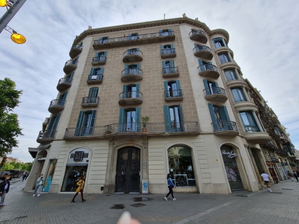 En alquiler Oficina de 260.00m2 en EIXAMPLE DRETA, Barcelona