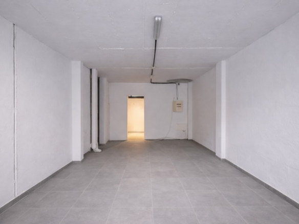 Local comercial en Venta en Cornellá De Llobregat Barcelona ALMEDA
