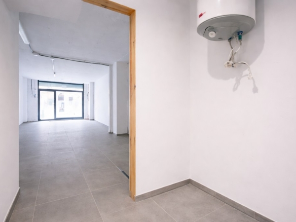 Local comercial en Venta en Cornellá De Llobregat Barcelona ALMEDA