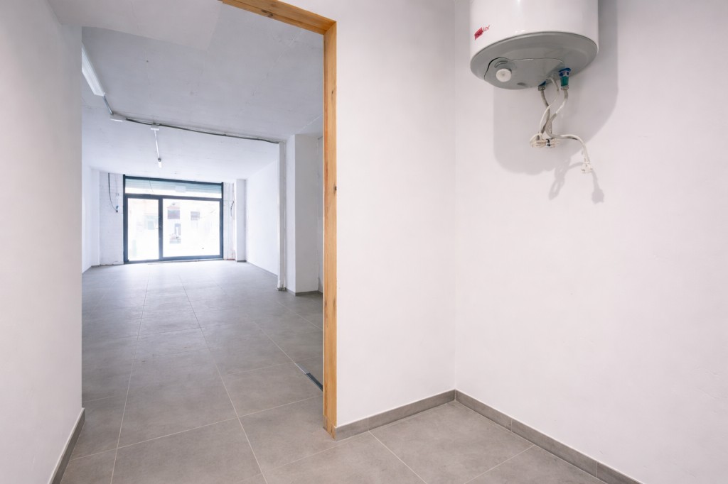 Local comercial en Venta en Cornellá De Llobregat Barcelona ALMEDA