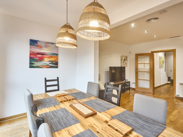 En venta adosada de 290.00m2 en con VUT, Sant Feliu De Llobregat