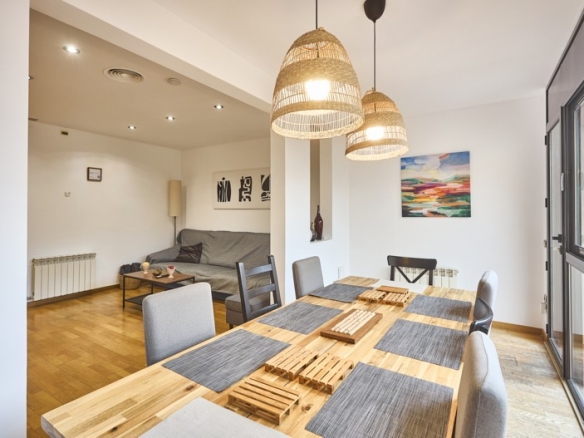 En venta adosada de 290.00m2 en con VUT, Sant Feliu De Llobregat