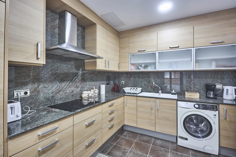 En venta adosada de 290.00m2 en con VUT, Sant Feliu De Llobregat
