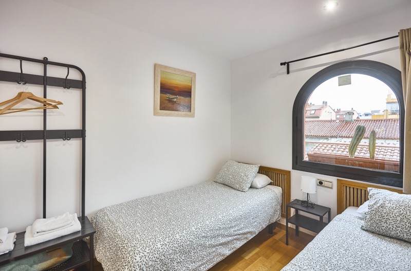 En venta adosada de 290.00m2 en con VUT, Sant Feliu De Llobregat