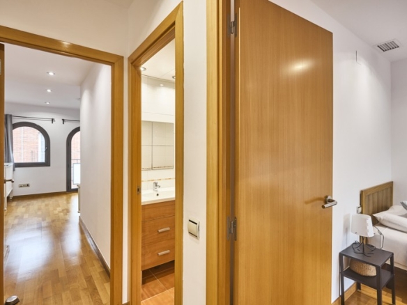 En venta adosada de 290.00m2 en con VUT, Sant Feliu De Llobregat