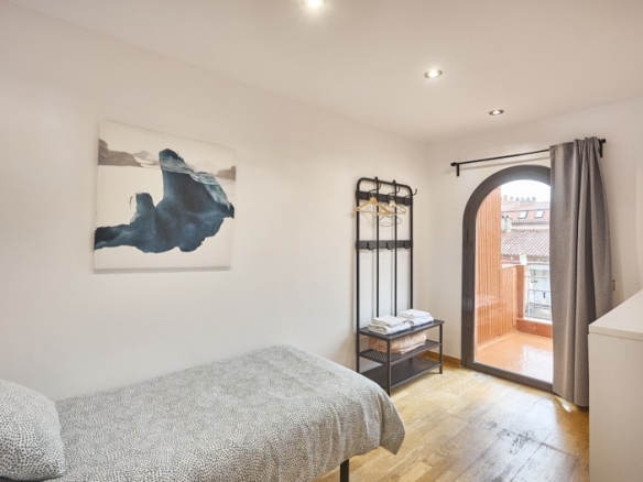 En venta adosada de 290.00m2 en con VUT, Sant Feliu De Llobregat