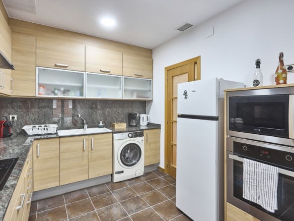 En venta adosada de 290.00m2 en con VUT, Sant Feliu De Llobregat