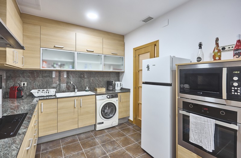 En venta adosada de 290.00m2 en con VUT, Sant Feliu De Llobregat