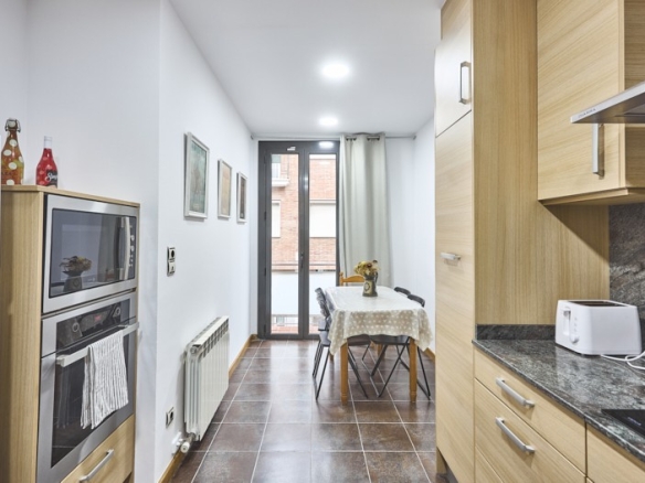 En venta adosada de 290.00m2 en con VUT, Sant Feliu De Llobregat