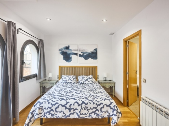 En venta adosada de 290.00m2 en con VUT, Sant Feliu De Llobregat