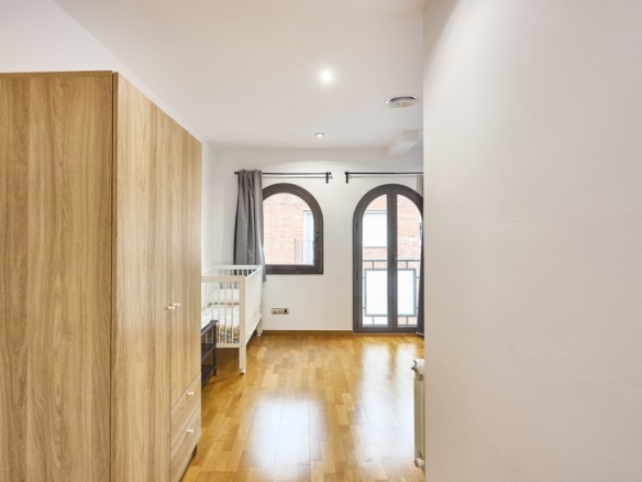 En venta adosada de 290.00m2 en con VUT, Sant Feliu De Llobregat