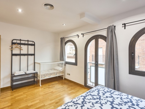 En venta adosada de 290.00m2 en con VUT, Sant Feliu De Llobregat
