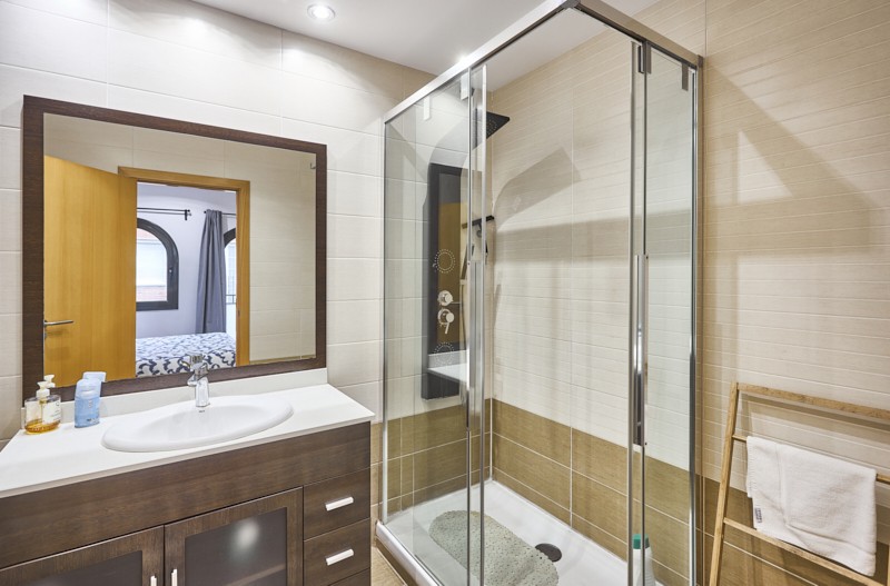 En venta adosada de 290.00m2 en con VUT, Sant Feliu De Llobregat
