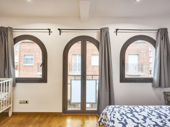 En venta adosada de 290.00m2 en con VUT, Sant Feliu De Llobregat
