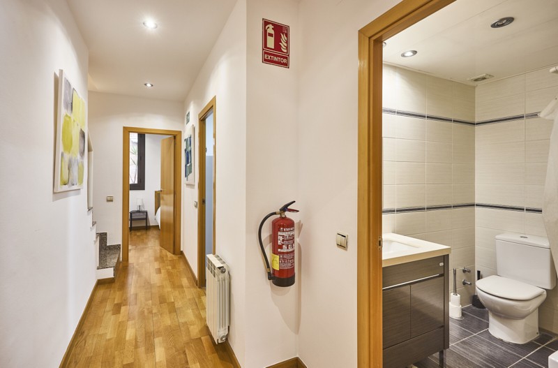 En venta adosada de 290.00m2 en con VUT, Sant Feliu De Llobregat