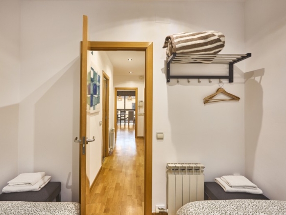 En venta adosada de 290.00m2 en con VUT, Sant Feliu De Llobregat