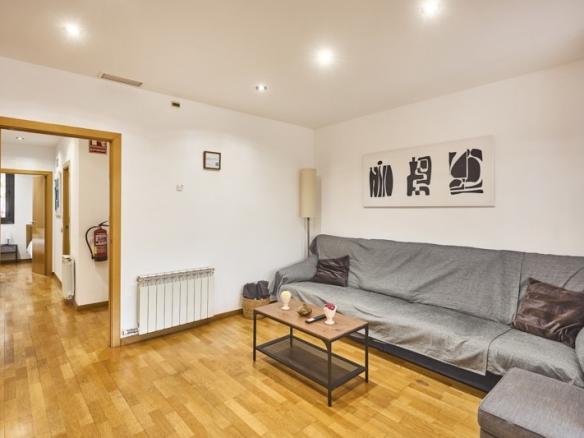 En venta adosada de 290.00m2 en con VUT, Sant Feliu De Llobregat