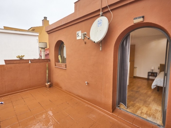En venta adosada de 290.00m2 en con VUT, Sant Feliu De Llobregat
