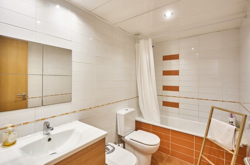 En venta adosada de 290.00m2 en con VUT, Sant Feliu De Llobregat