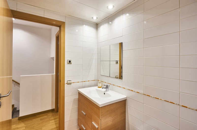 En venta adosada de 290.00m2 en con VUT, Sant Feliu De Llobregat