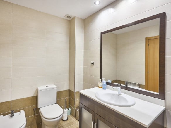 En venta adosada de 290.00m2 en con VUT, Sant Feliu De Llobregat