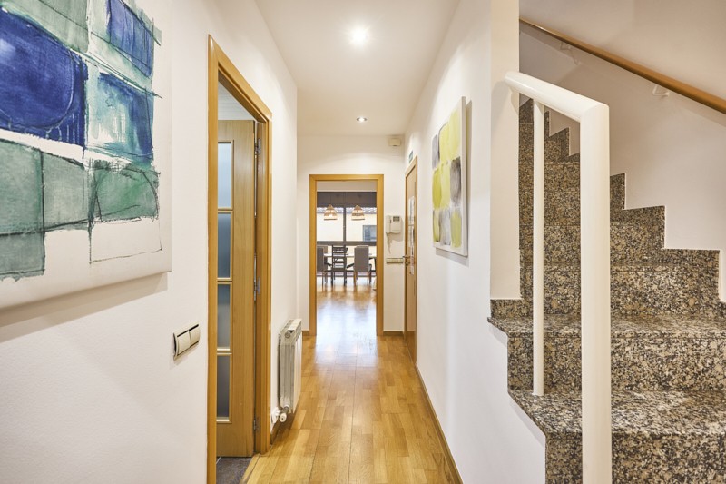 En venta adosada de 290.00m2 en con VUT, Sant Feliu De Llobregat