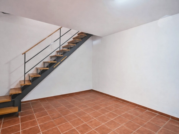 En venta adosada de 290.00m2 en con VUT, Sant Feliu De Llobregat