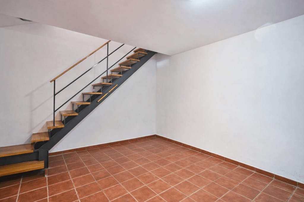 En venta adosada de 290.00m2 en con VUT, Sant Feliu De Llobregat