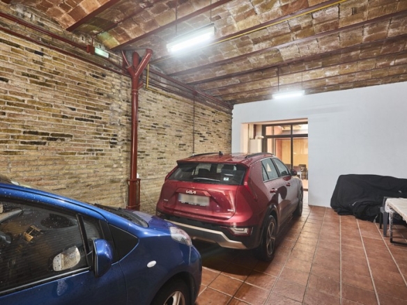 En venta adosada de 290.00m2 en con VUT, Sant Feliu De Llobregat