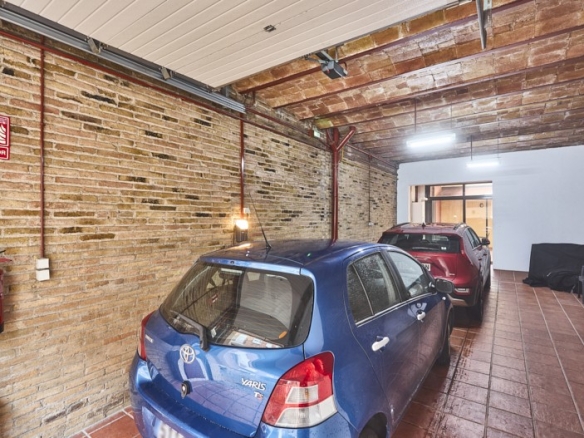 En venta adosada de 290.00m2 en con VUT, Sant Feliu De Llobregat