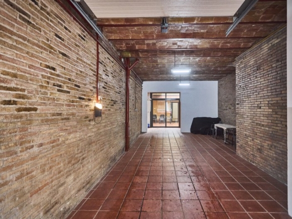 En venta adosada de 290.00m2 en con VUT, Sant Feliu De Llobregat
