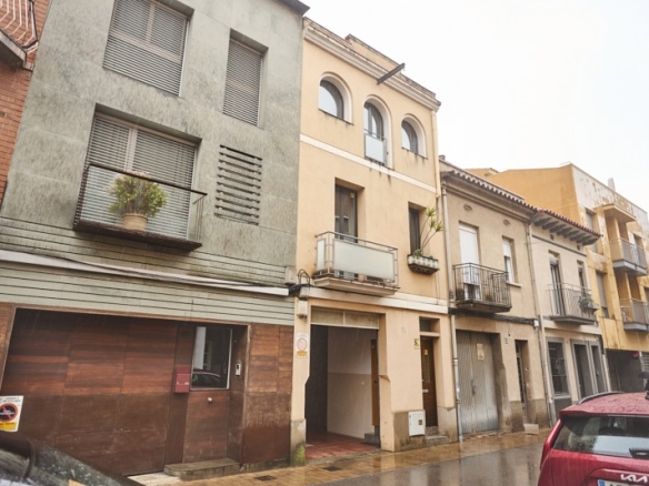 En venta adosada de 290.00m2 en con VUT, Sant Feliu De Llobregat
