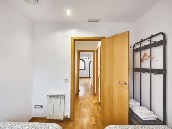 En venta adosada de 290.00m2 en con VUT, Sant Feliu De Llobregat