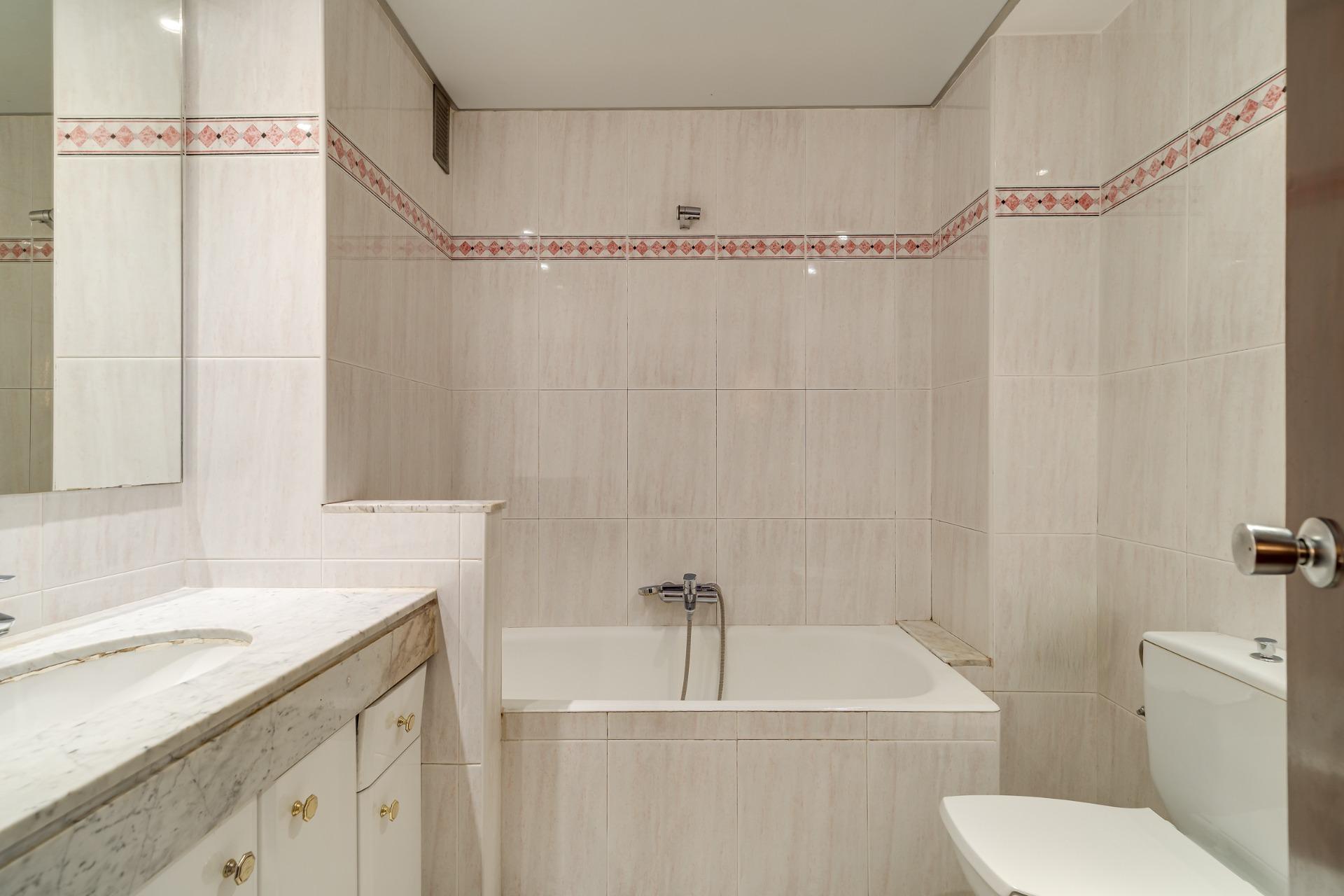 En venda Pis amb 111.00m2, a Barcelona, zona El Putxet i el Farró